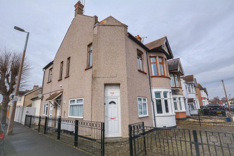 1 bed 1st Floor Flat for rent in Southend-on-Sea. From Belle Vue Property Services - Southend-on-sea