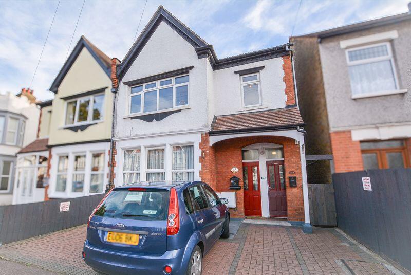2 bed 1st Floor Flat for rent in Southend-on-Sea. From Belle Vue Property Services - Southend-on-sea 2 bed 1st Floor Flat for rent in Southend-on-Sea. From Belle Vue Property Services - Southend-on-sea