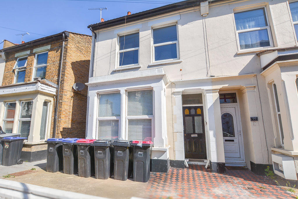 1 bed 1st Floor Flat for rent in Southend-on-Sea. From Belle Vue Property Services - Southend-on-sea
