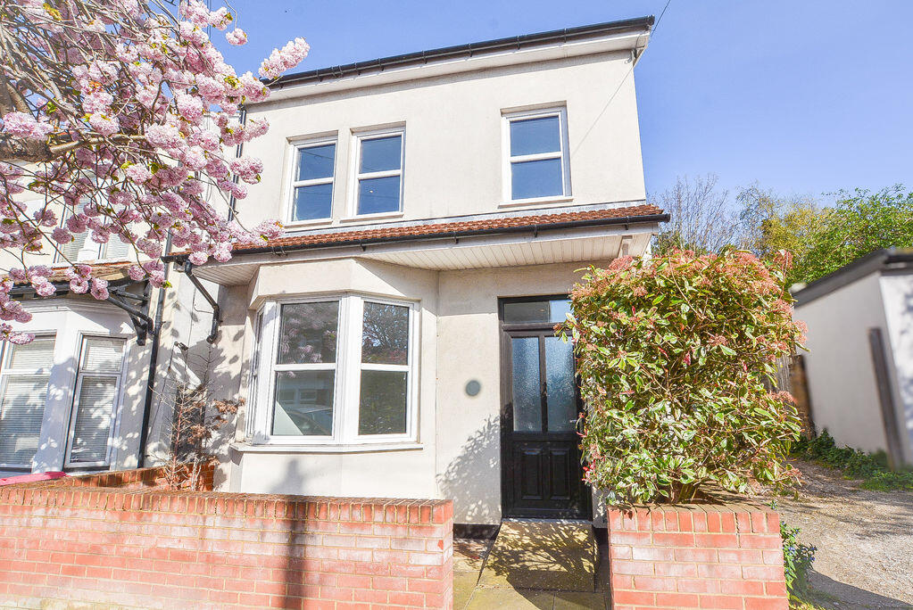 3 bed Detached for rent in Southend-on-Sea. From Belle Vue Property Services - Southend-on-sea