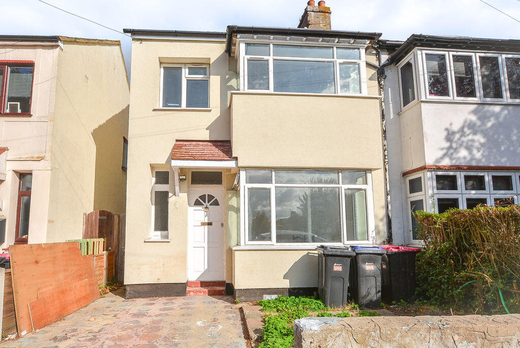 3 bed Semi Detached for rent in Southend-on-Sea. From Belle Vue Property Services - Southend-on-sea