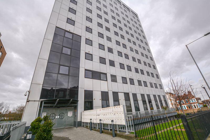 1 bed Apartment for rent in Southend-on-Sea. From Belle Vue Property Services - Southend-on-sea