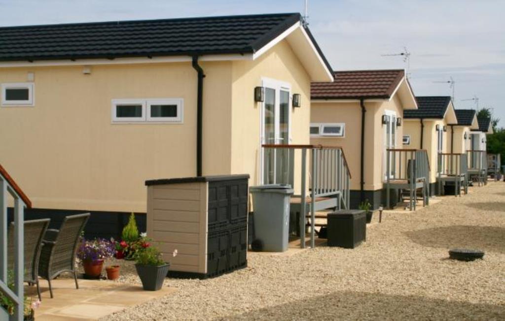 1 bed Mobile home for rent in Carterton. From David Richings Estate Agents - Carterton