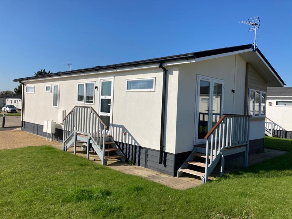 2 bed Mobile home for rent in Carterton. From David Richings Estate Agents - Carterton