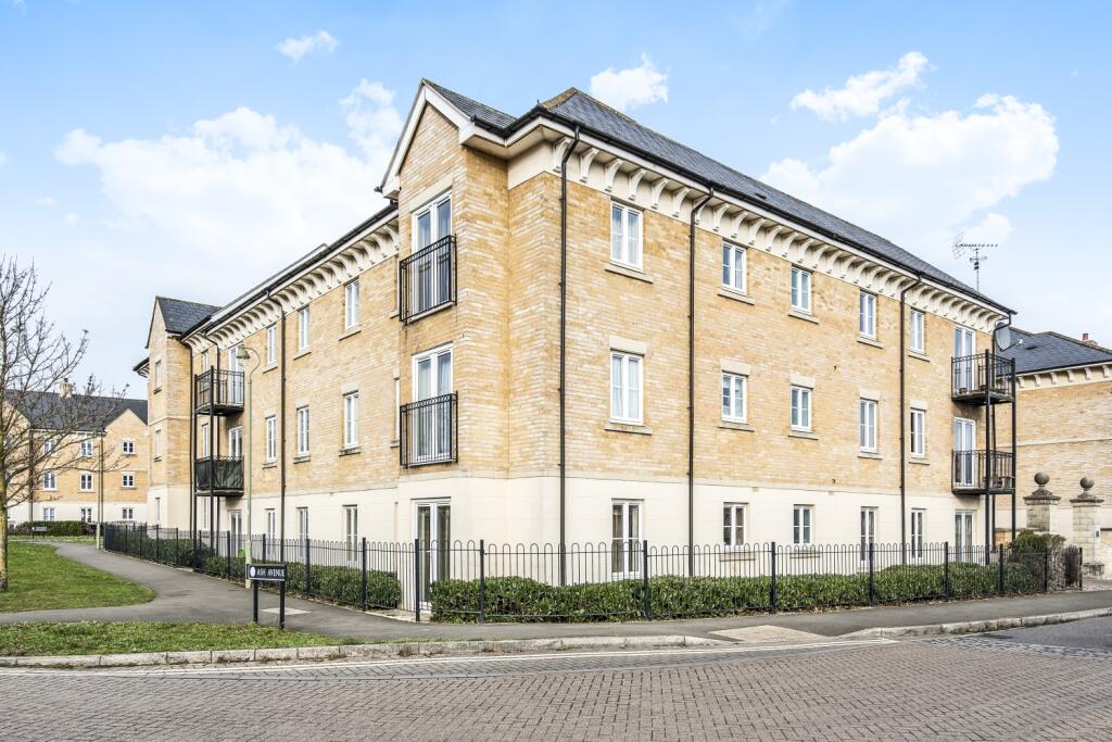 2 bed 1st Floor Flat for rent in Carterton. From David Richings Estate Agents - Carterton
