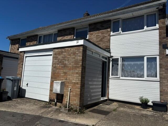 3 bed Mid Terraced House for rent in Carterton. From David Richings Estate Agents - Carterton 3 bed Mid Terraced House for rent in Carterton. From David Richings Estate Agents - Carterton