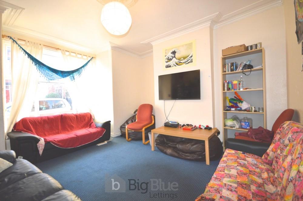 7 bed Detached for rent in Leeds. From Big Blue Lettings - Leeds