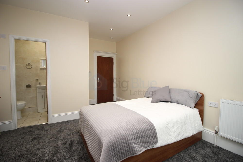 9 bed Mid Terraced House for rent in Leeds. From Big Blue Lettings - Leeds