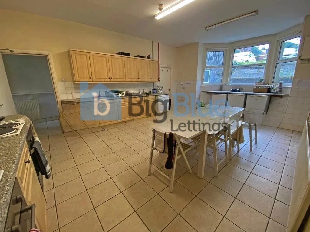 9 bed Mid Terraced House for rent in Leeds. From Big Blue Lettings - Leeds