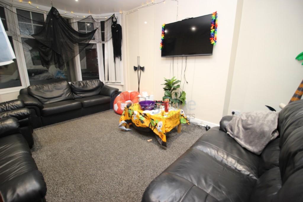 8 bed Mid Terraced House for rent in Leeds. From Big Blue Lettings - Leeds 8 bed Mid Terraced House for rent in Leeds. From Big Blue Lettings - Leeds