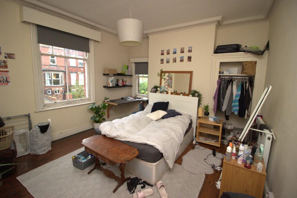 10 bed Detached for rent in Leeds. From Big Blue Lettings - Leeds