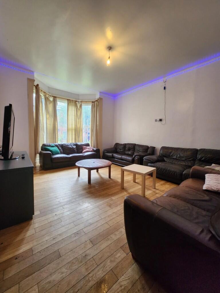 10 bed Mid Terraced House for rent in Leeds. From Big Blue Lettings - Leeds