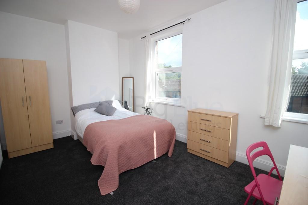 5 bed Mid Terraced House for rent in Leeds. From Big Blue Lettings - Leeds