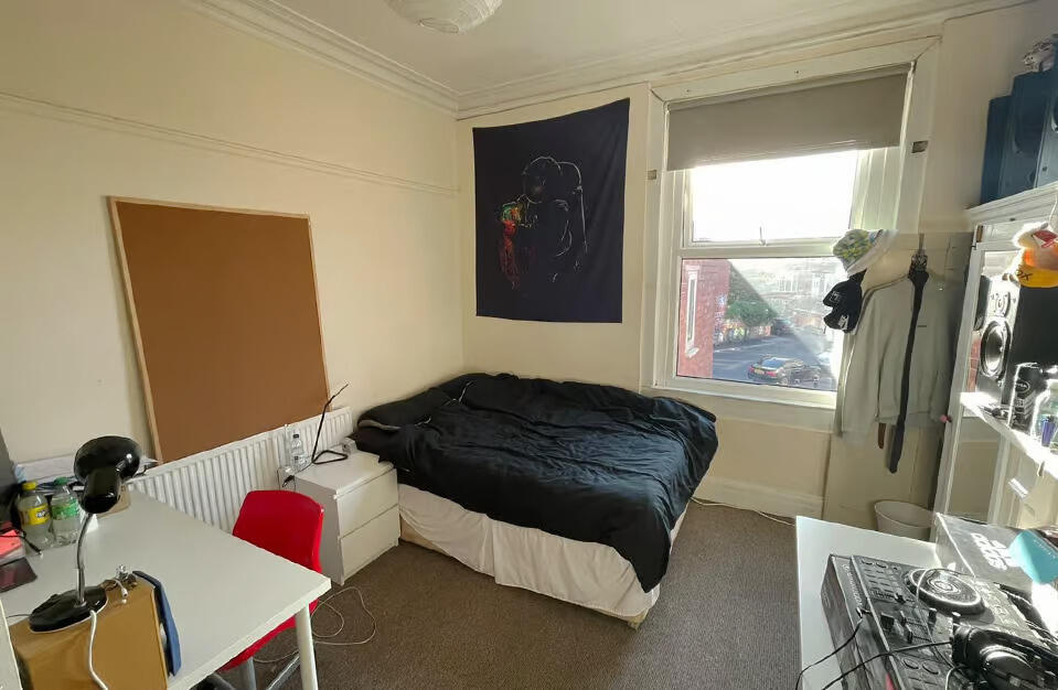 8 bed Mid Terraced House for rent in Leeds. From Big Blue Lettings - Leeds