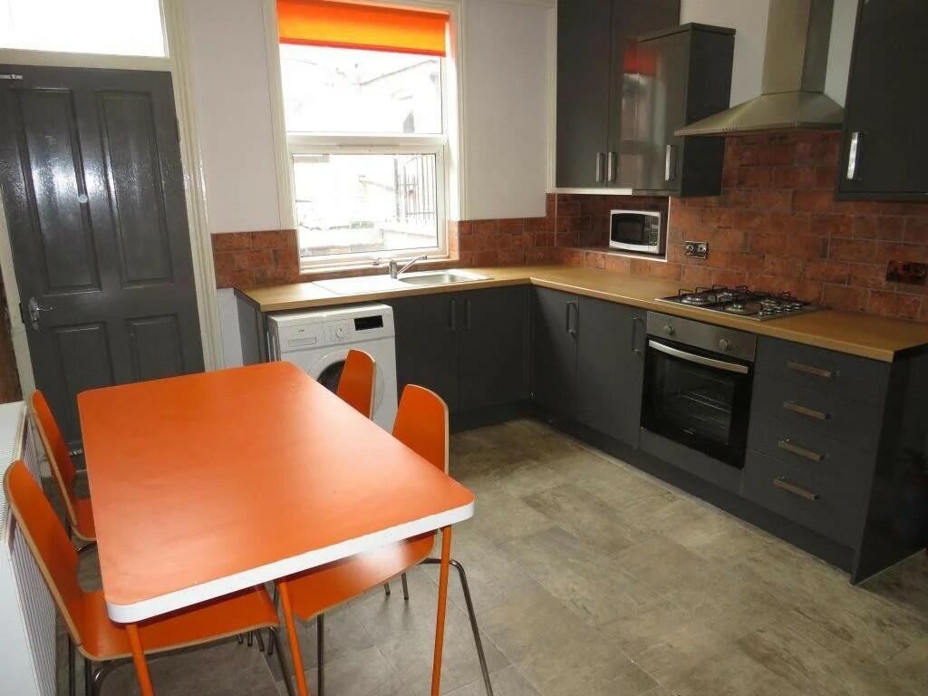 4 bed Mid Terraced House for rent in Leeds. From Big Blue Lettings - Leeds