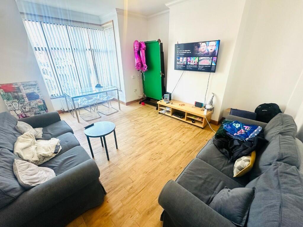 6 bed Mid Terraced House for rent in Leeds. From Big Blue Lettings - Leeds 6 bed Mid Terraced House for rent in Leeds. From Big Blue Lettings - Leeds