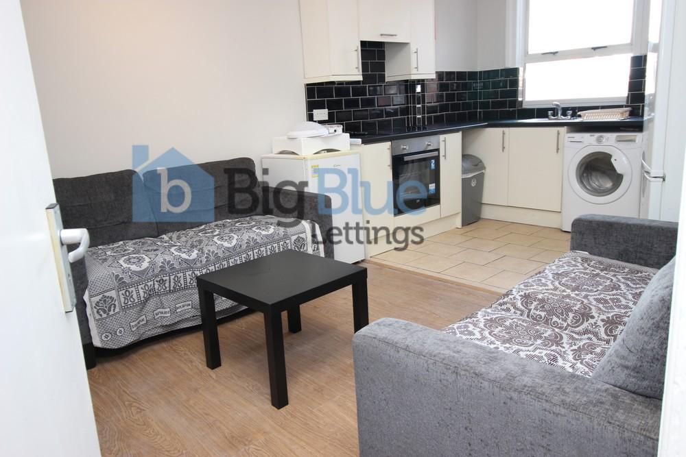 4 bed Mid Terraced House for rent in Leeds. From Big Blue Lettings - Leeds