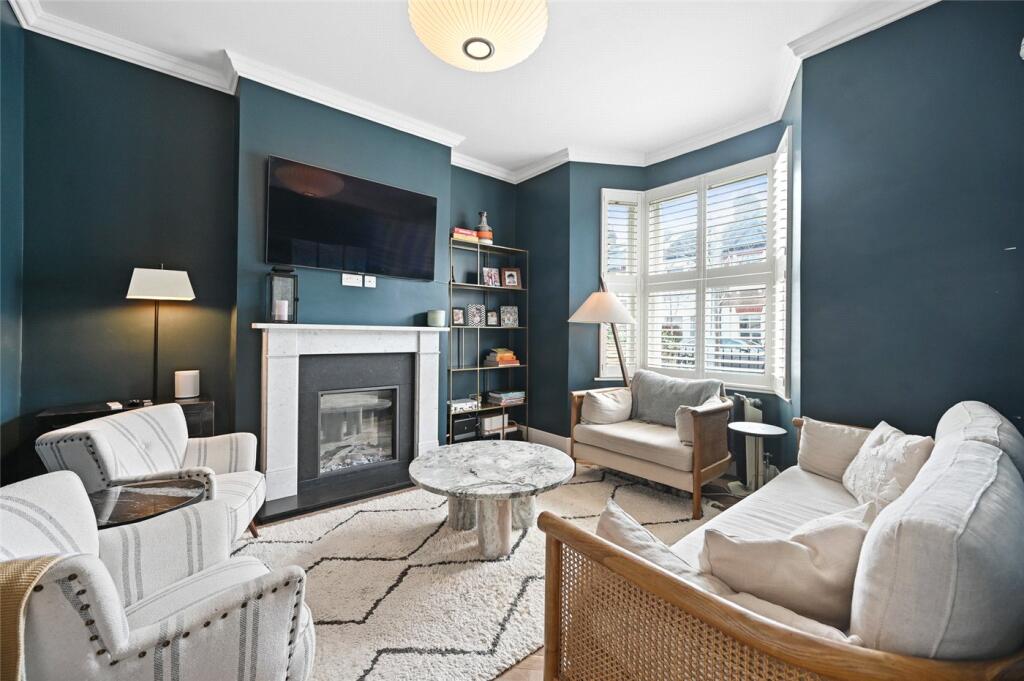 4 bed Mid Terraced House for rent in Hammersmith. From Winkworth - Shepherds Bush 4 bed Mid Terraced House for rent in Hammersmith. From Winkworth - Shepherds Bush