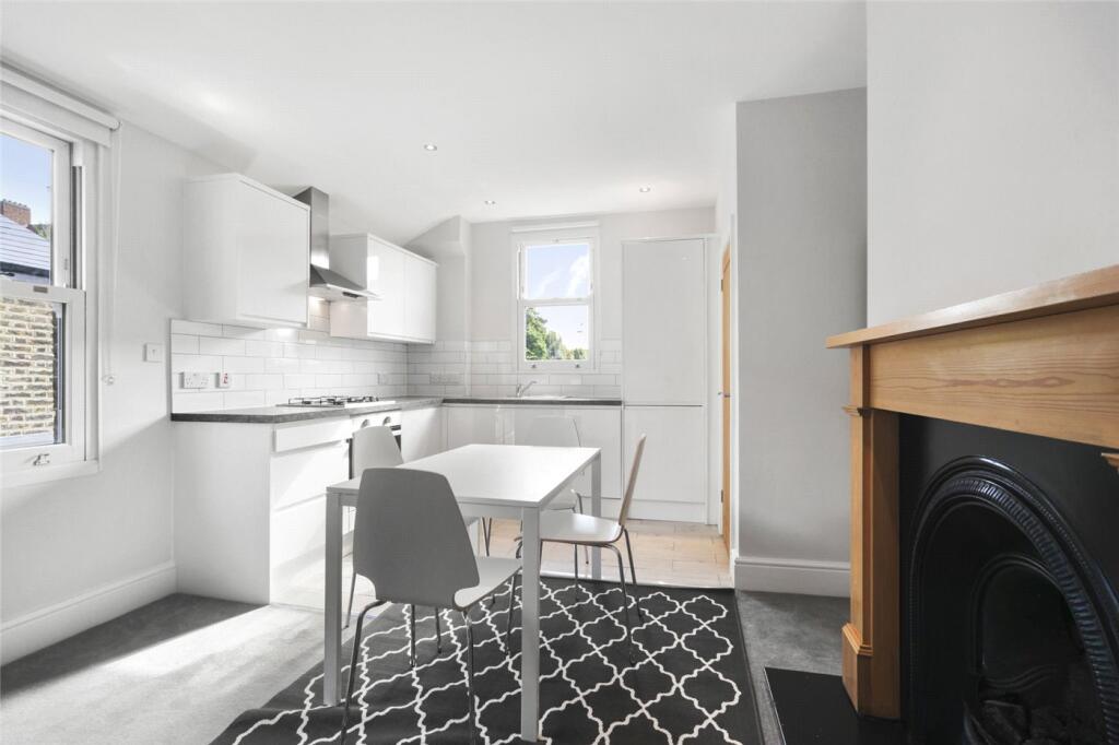 3 bed Apartment for rent in Hammersmith. From Winkworth - Shepherds Bush