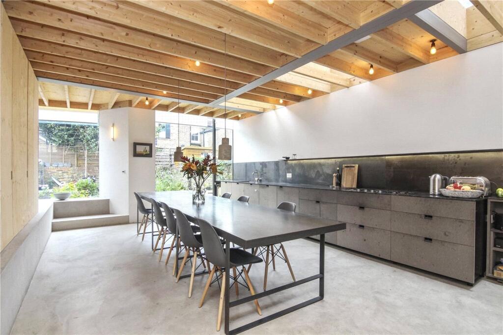 4 bed Mid Terraced House for rent in London. From Winkworth - Shepherds Bush