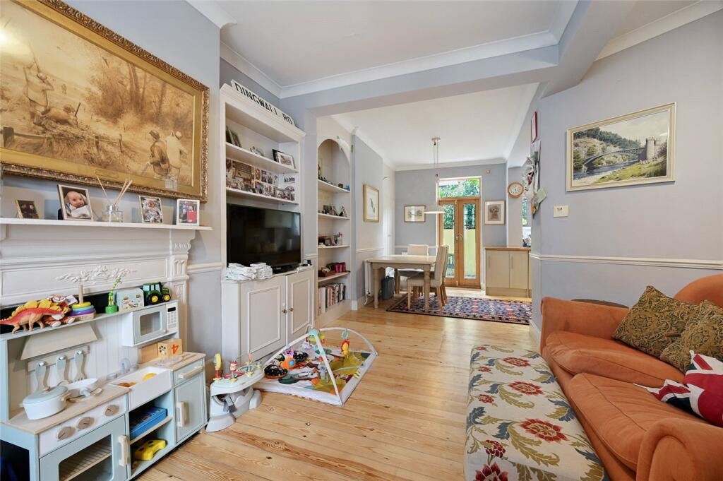 3 bed Mid Terraced House for rent in London. From Winkworth - Shepherds Bush