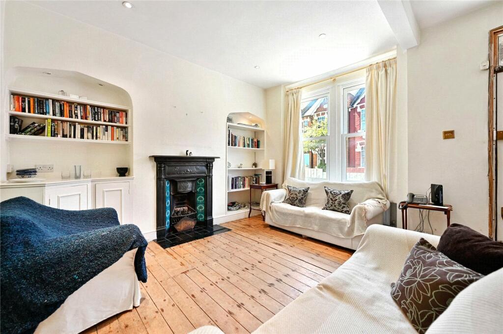 3 bed Mid Terraced House for rent in Hammersmith. From Winkworth - Shepherds Bush