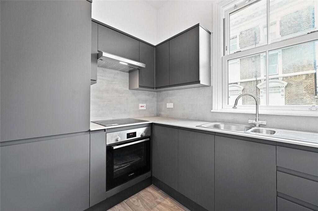 3 bed Apartment for rent in Hammersmith. From Winkworth - Shepherds Bush