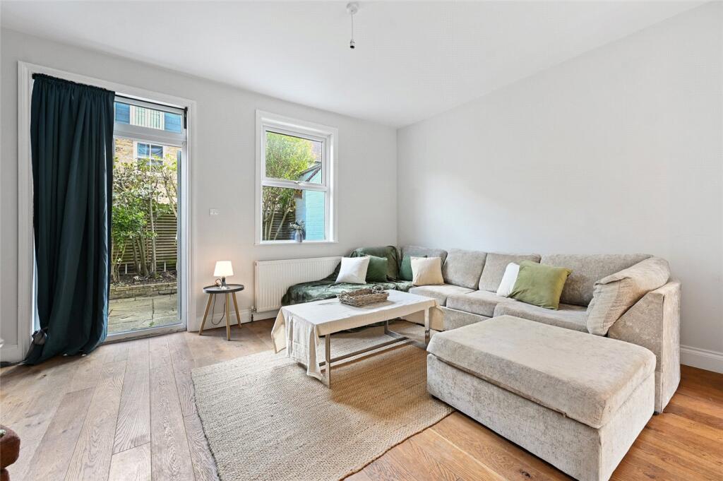 3 bed Mid Terraced House for rent in London. From Winkworth - Shepherds Bush