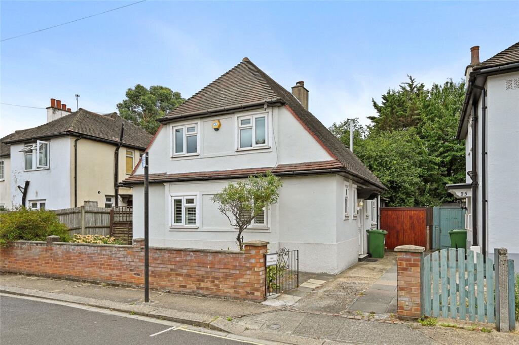 2 bed Detached for rent in London. From Winkworth - Shepherds Bush