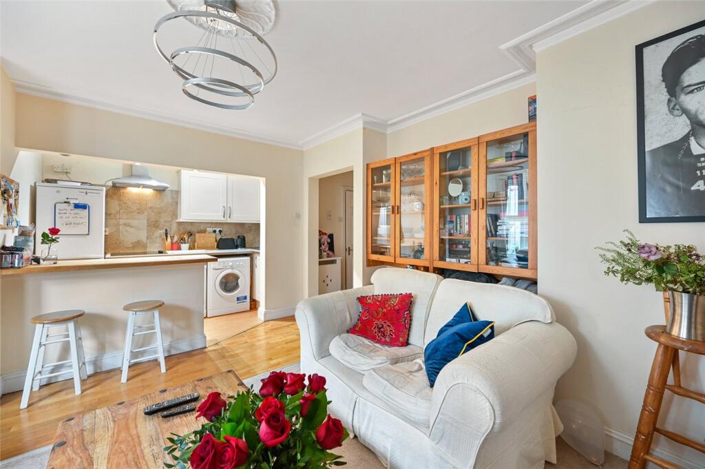 2 bed Apartment for rent in Hammersmith. From Winkworth - Shepherds Bush
