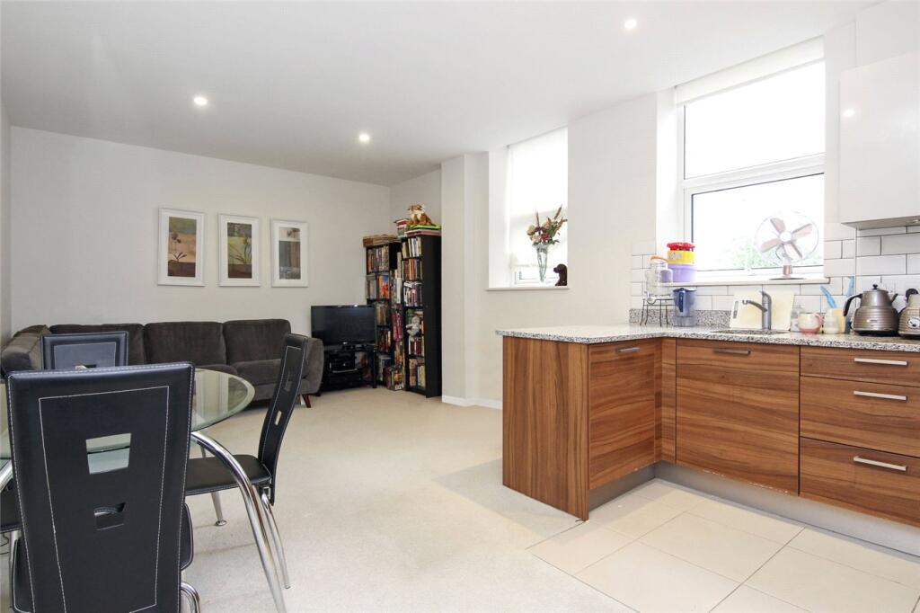 1 bed Apartment for rent in Acton. From Winkworth - Shepherds Bush