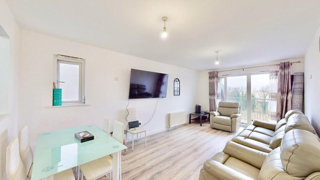 3 bed Apartment for rent in Southall. From Ellis & Co - Wembley