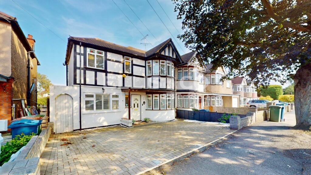 5 bed Semi Detached for rent in Northolt. From Ellis & Co - Wembley 5 bed Semi Detached for rent in Northolt. From Ellis & Co - Wembley