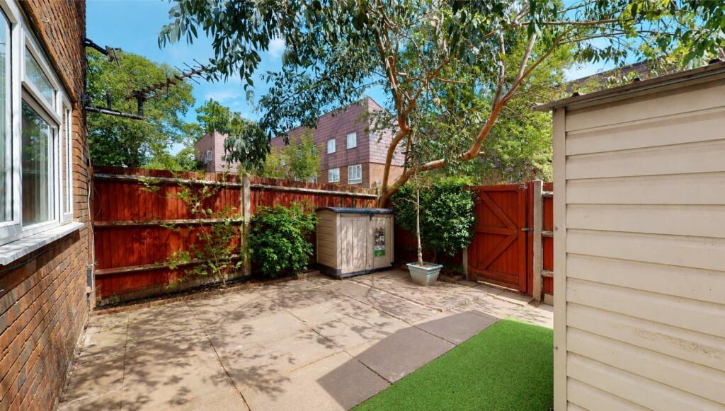 3 bed Annexe for rent in Pinner. From Ellis & Co - Wembley 3 bed Annexe for rent in Pinner. From Ellis & Co - Wembley