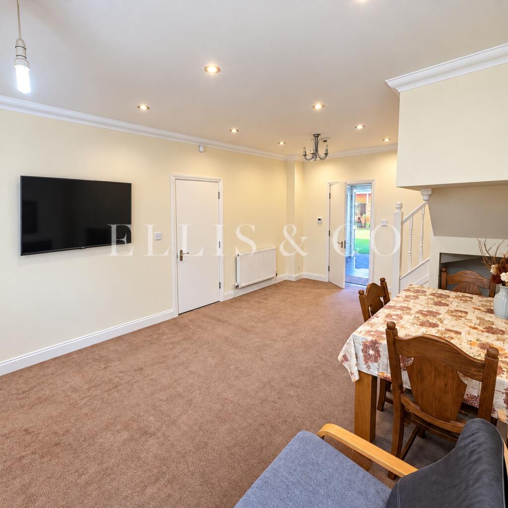 2 bed Detached for rent in Stanmore. From Ellis & Co - Wembley