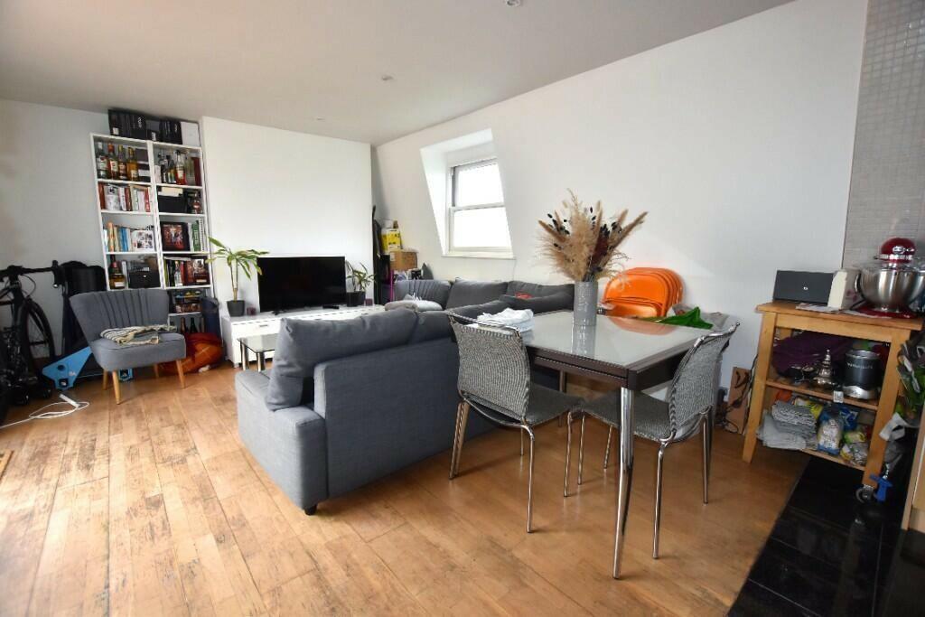 2 bed 1st Floor Flat for rent in London. From Quest Property Services - London