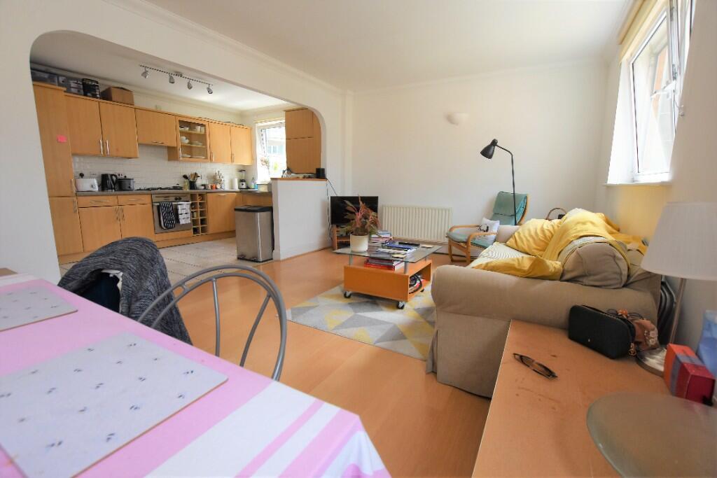 2 bed 1st Floor Flat for rent in London. From Quest Property Services - London
