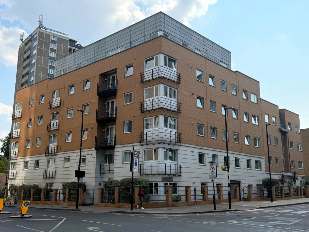 2 bed 1st Floor Flat for rent in London. From Quest Property Services - London