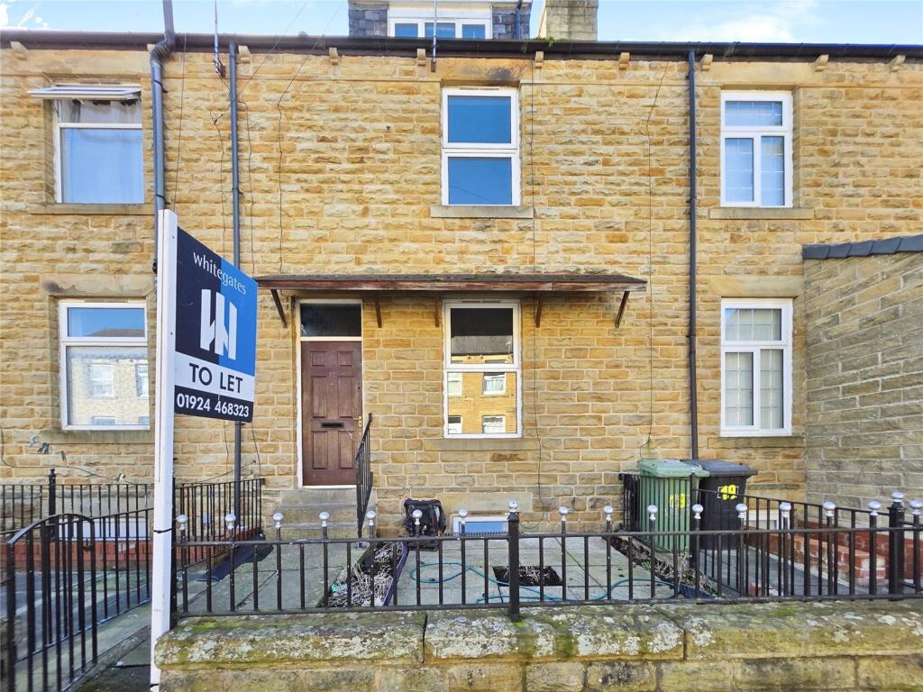 4 bed Mid Terraced House for rent in Dewsbury. From Whitegates - Dewsbury 4 bed Mid Terraced House for rent in Dewsbury. From Whitegates - Dewsbury