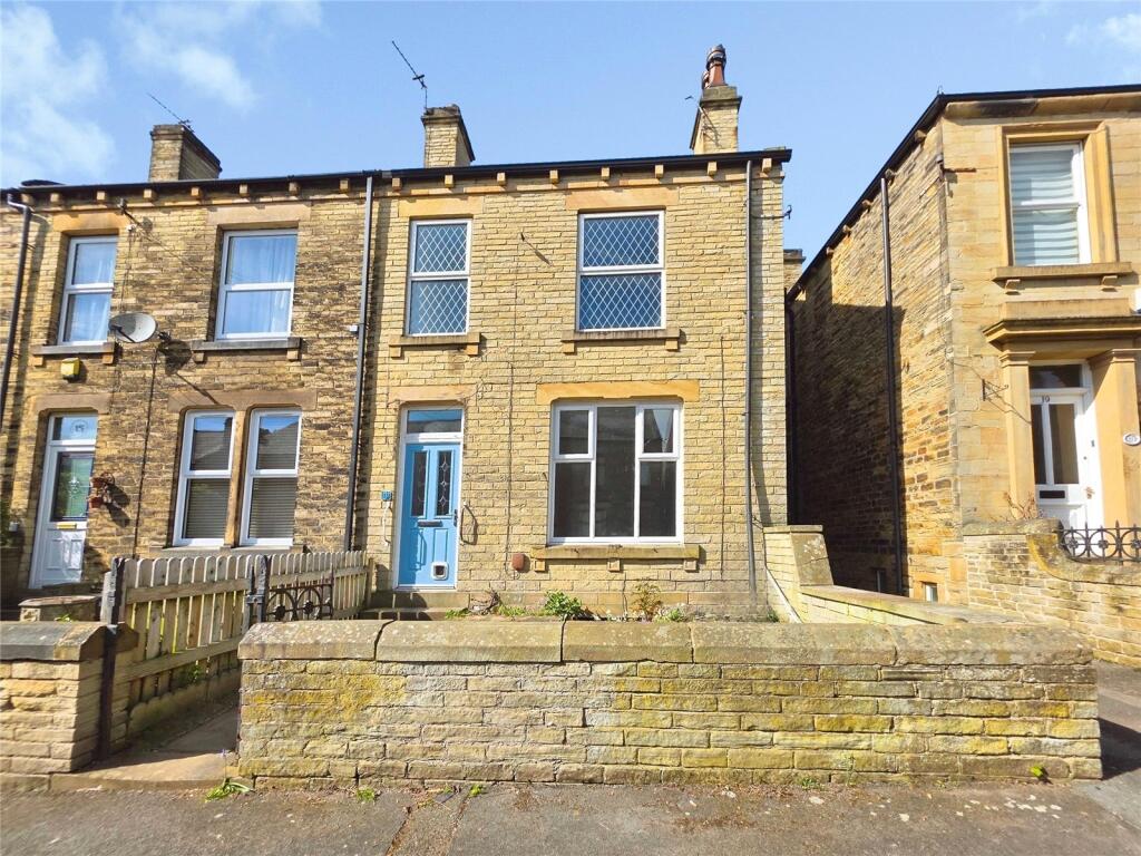 3 bed End of Terrace for rent in Heckmondwike. From Whitegates - Dewsbury 3 bed End of Terrace for rent in Heckmondwike. From Whitegates - Dewsbury