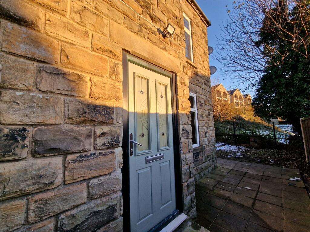 3 bed End of Terrace for rent in Dewsbury. From Whitegates - Dewsbury