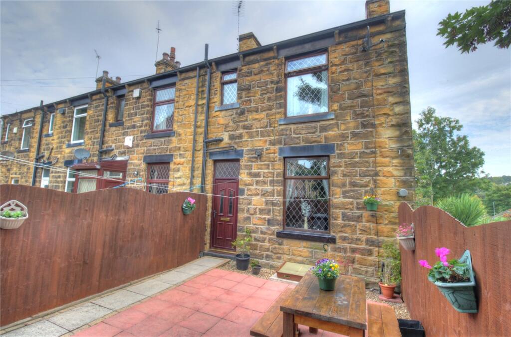 2 bed End of Terrace for rent in Batley. From Whitegates - Dewsbury 2 bed End of Terrace for rent in Batley. From Whitegates - Dewsbury