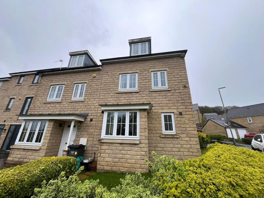 4 bed Semi Detached for rent in Halifax. From Whitegates - Halifax