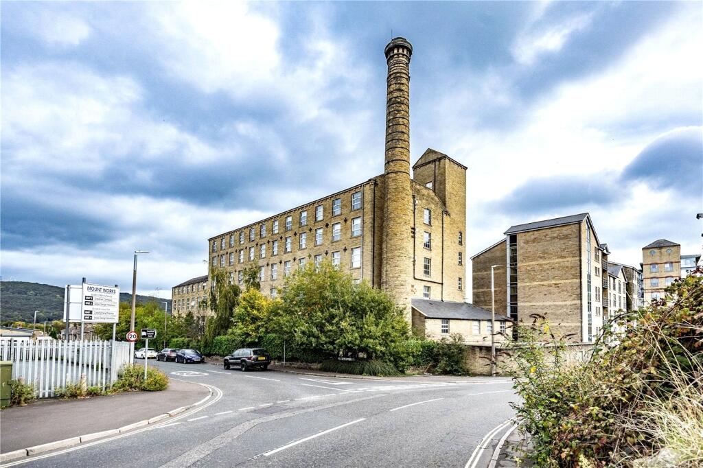2 bed Apartment for rent in Elland. From Whitegates - Halifax