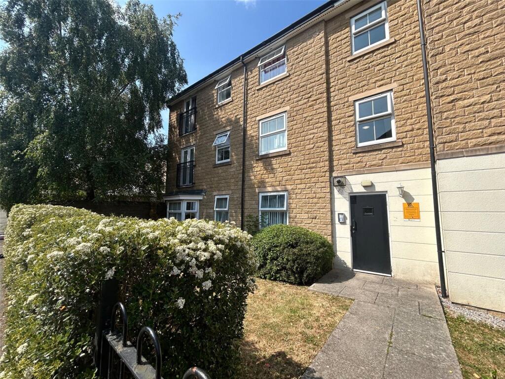2 bed Apartment for rent in Halifax. From Whitegates - Halifax