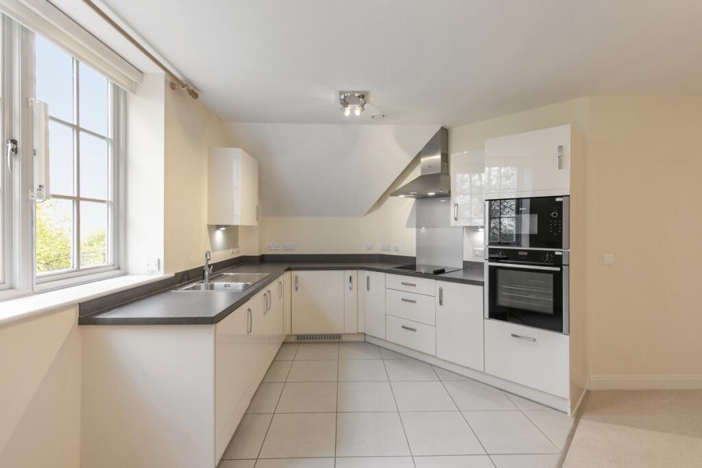 2 bed 1st Floor Flat for rent in Stow-on-the-Wold. From Hamptons - Banbury 2 bed 1st Floor Flat for rent in Stow-on-the-Wold. From Hamptons - Banbury