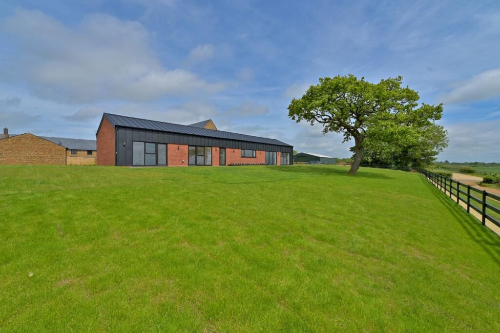 3 bed Barn for rent in Alkerton. From Hamptons - Banbury 3 bed Barn for rent in Alkerton. From Hamptons - Banbury