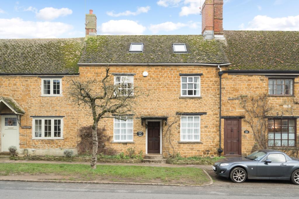 4 bed Mid Terraced House for rent in Deddington. From Hamptons - Banbury