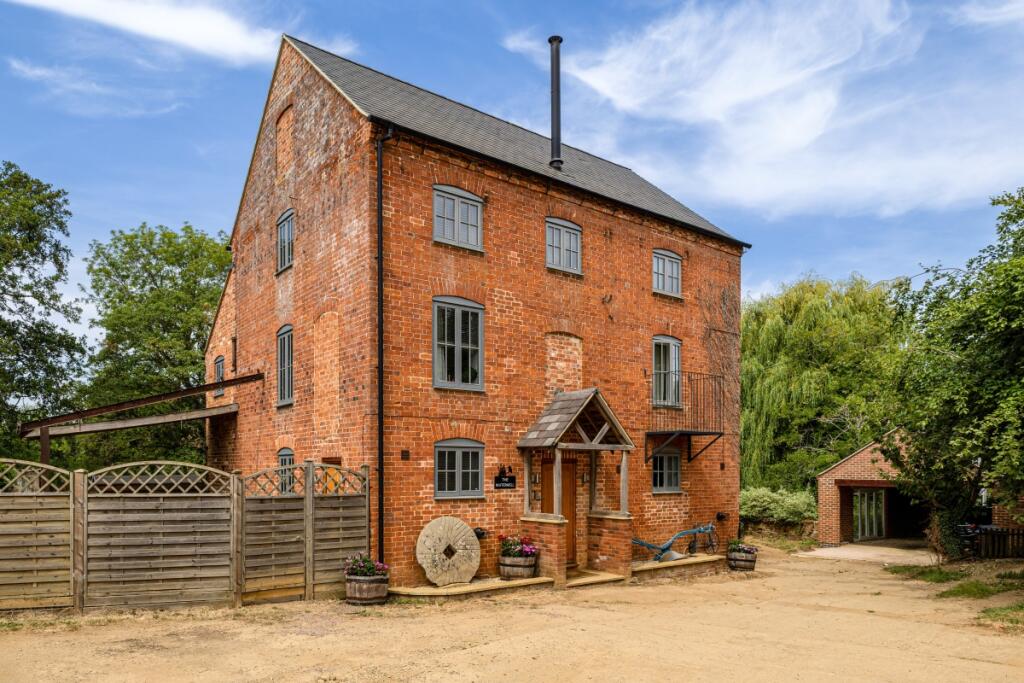 2 bed Mill for rent in Bodicote. From Hamptons - Banbury