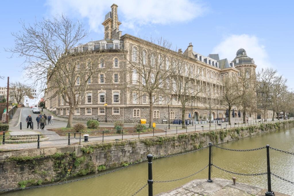 3 bed 1st Floor Flat for rent in Bristol. From Hamptons - Bath